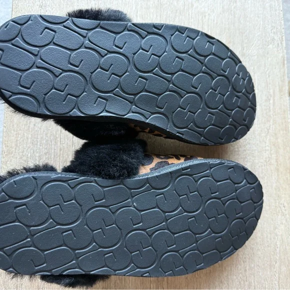 UGG Panther Print Scuffette Slippers - Picture 4 of 5